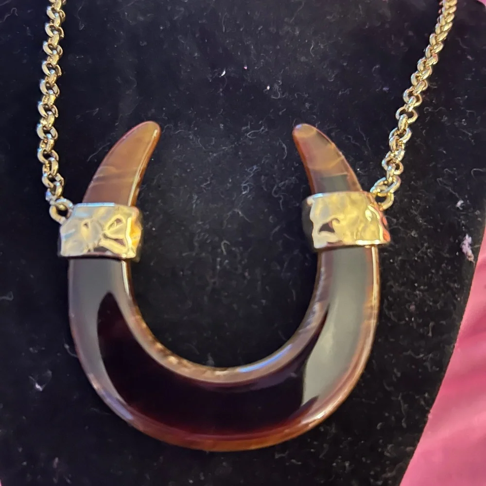 Vintage tortoishell necklace. Designer is Natasha - Picture 2 of 4